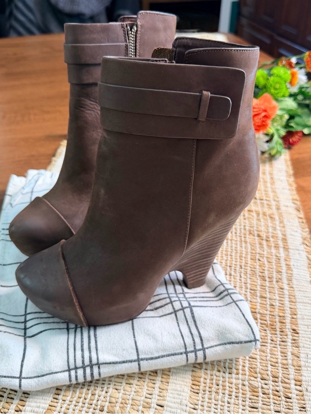 Max Studio Nestor Distressed Brown Leather Platform Boots 7.5M